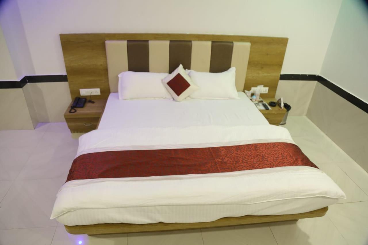 Amber Hotel Barmer Exterior photo